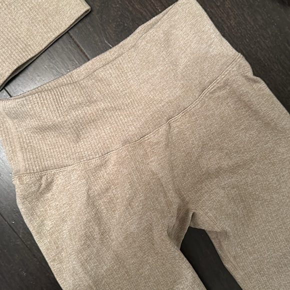 Matching cream ribbed workout set - Picture 3 of 3